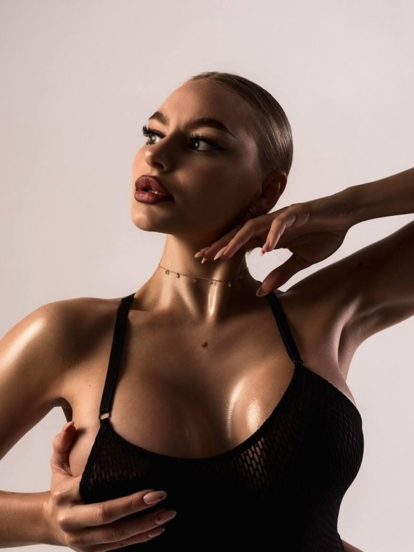 Лейла привлекательная девушка из Белокурихи цена от 9000 руб